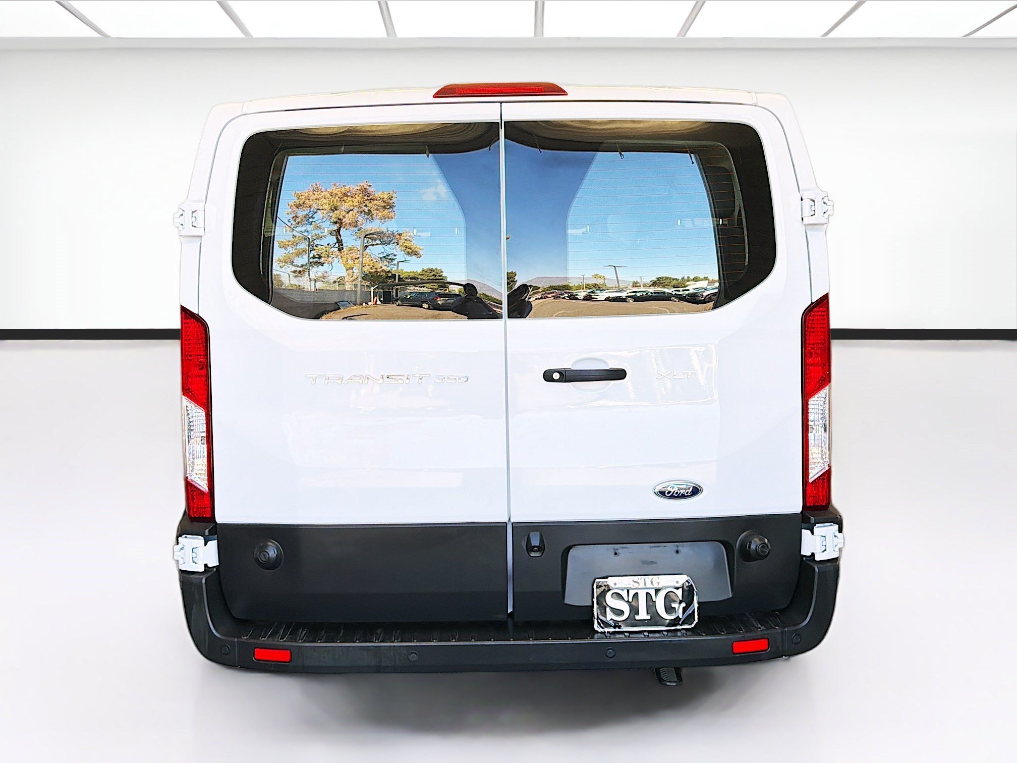 Used 2024 Ford Transit 350 XLT RWD image 5