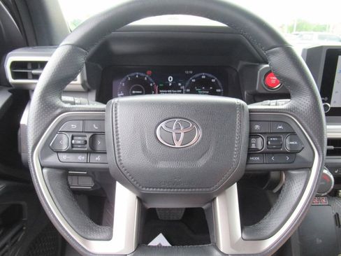 Used 2025 Toyota 4Runner TRD Off-Road AWD/4WD image 21