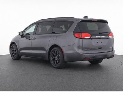Used 2020 Chrysler Pacifica Limited w/ Advanced Safetytec Group