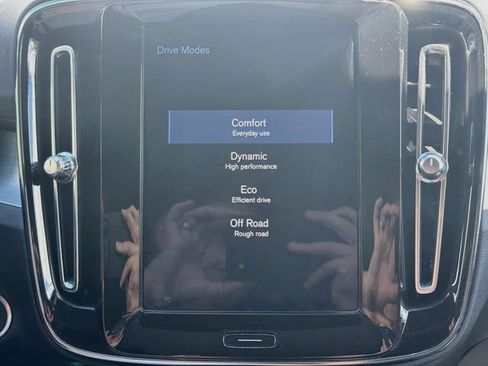 Used 2020 Volvo XC40 T5 Momentum w/ Protection Package Premier AWD/4WD image 29