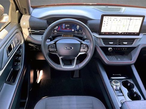 Certified 2025 Ford Explorer ST-Line w/ Premium Package image 5