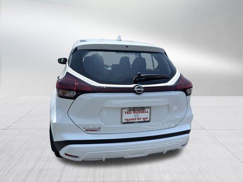 New 2025 Nissan Kicks Play S image 4