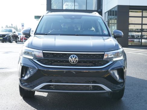 Used 2024 Volkswagen Taos SE image 8