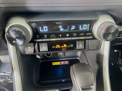 Used 2025 Toyota RAV4 XSE AWD/4WD image 22