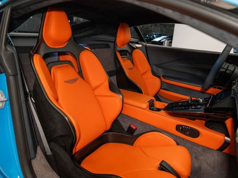 Used 2025 Aston Martin V8 Vantage Coupe image 17