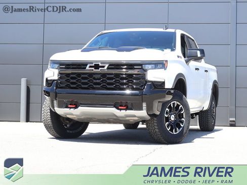 Used 2022 Chevrolet Silverado 1500 ZR2 w/ Technology Package AWD/4WD image 1