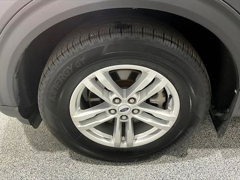 Used 2023 Ford Explorer XLT image 36