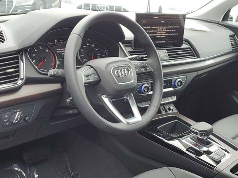 Used 2023 Audi Q5 2.0T Premium w/ Convenience Package image 2