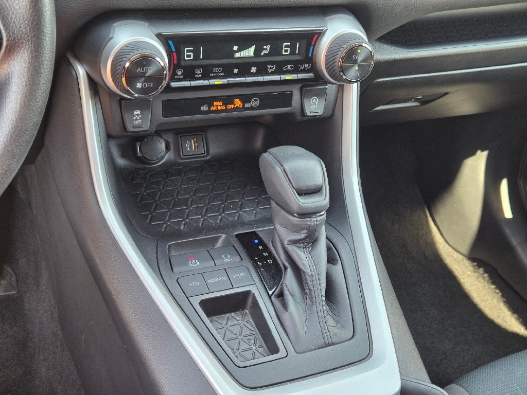 Used 2025 Toyota RAV4 XLE FWD image 27