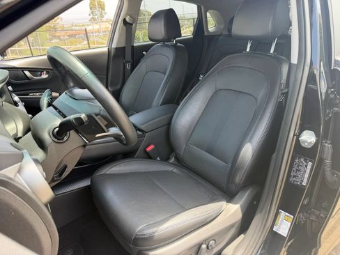 Used 2023 Hyundai Kona Limited FWD image 11
