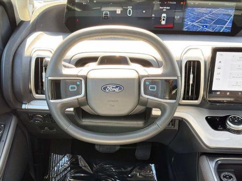 Certified 2025 Ford Expedition Active image 15