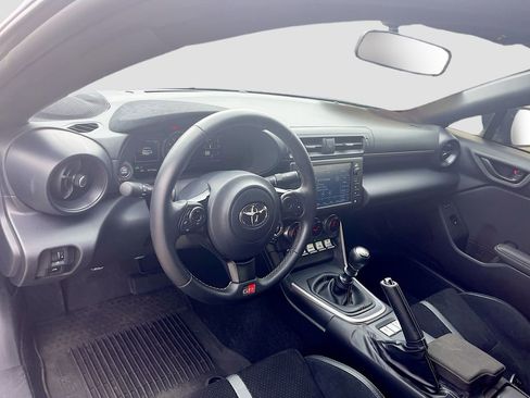 Used 2025 Toyota GR86 Premium RWD image 9