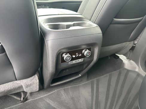 Used 2025 Buick Enclave Preferred image 21