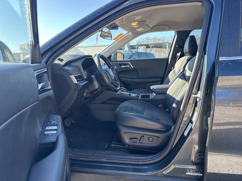 Used 2024 Mitsubishi Outlander SE Black Edition image 14