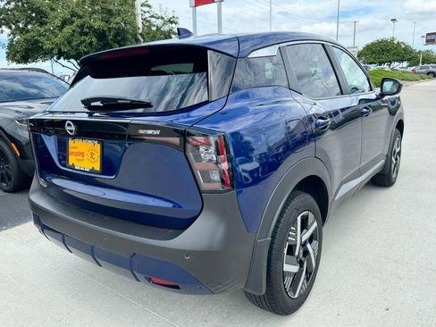 Used 2025 Nissan Kicks SV image 3