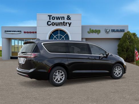 New 2026 Chrysler Pacifica Select image 4