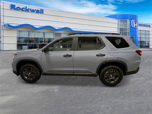 New 2025 Honda Pilot TrailSport image 2