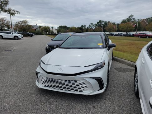Used 2025 Toyota Camry XSE image 30