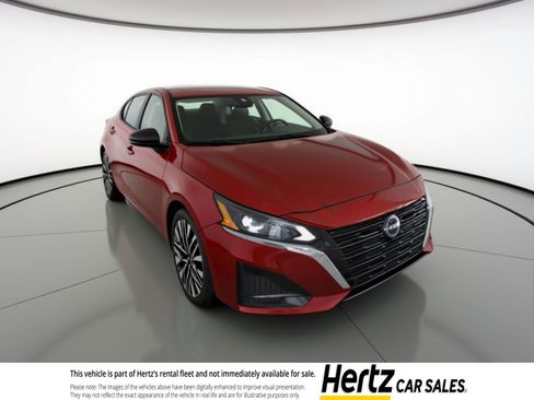 Used 2025 Nissan Altima 2.5 SV image 1
