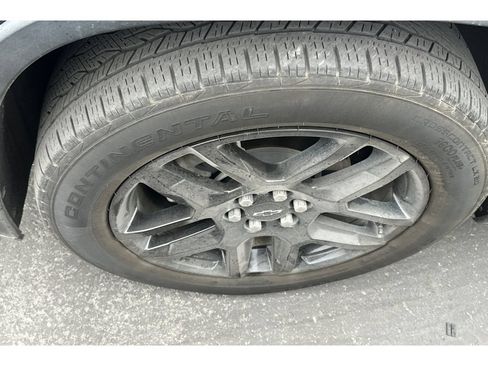 Used 2022 Chevrolet Traverse LS w/ LPO, Black Accent Package FWD image 4