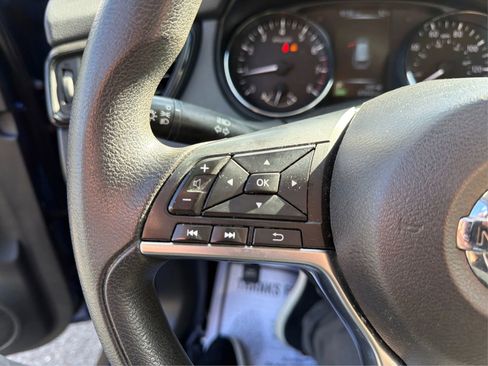 Used 2017 Nissan Rogue S image 33