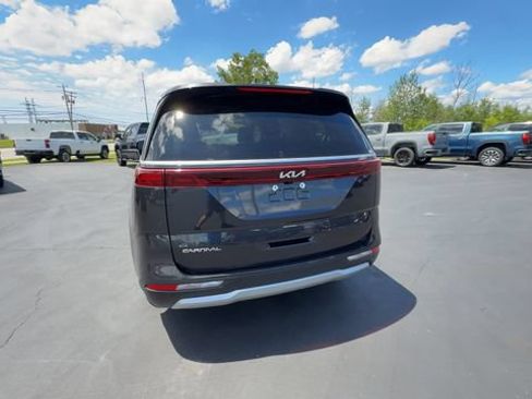 Used 2024 Kia Carnival EX FWD image 7