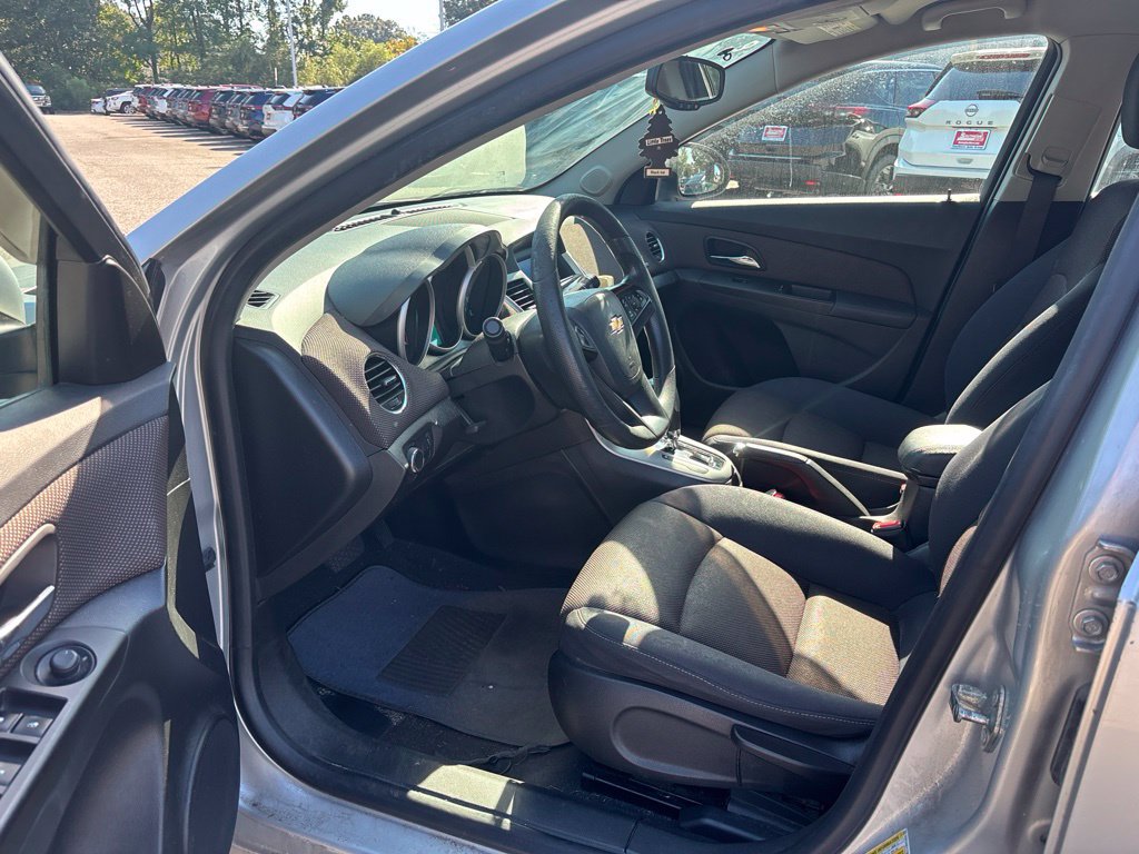 Used 2015 Chevrolet Cruze LT FWD image 8
