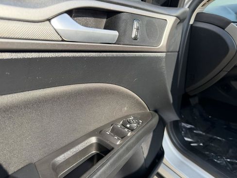 Used 2018 Ford Fusion SE w/ Fusion SE Technology Package FWD image 10