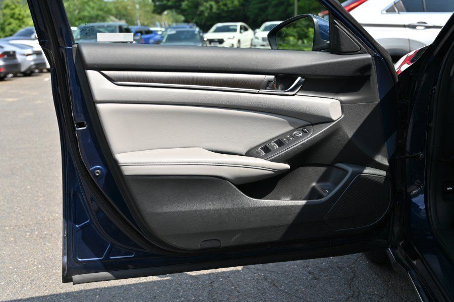 Used 2019 Honda Accord EX image 19