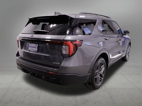 Used 2025 Ford Explorer ST-Line w/ ST-Line Street Pack image 5