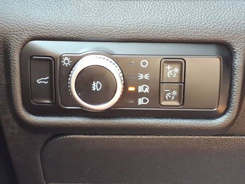 Used 2023 Ford Explorer XLT w/ Equipment Group 202A AWD/4WD image 15