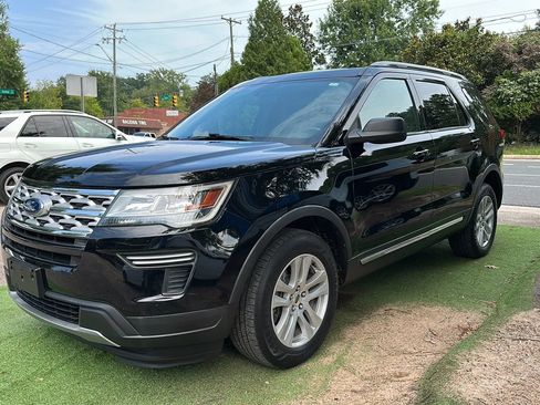 Used 2018 Ford Explorer XLT AWD/4WD image 3