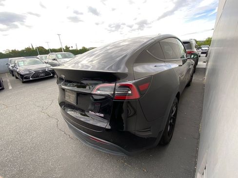 Used 2022 Tesla Model Y Performance AWD/4WD image 3