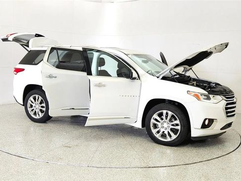 Used 2021 Chevrolet Traverse High Country AWD/4WD image 9