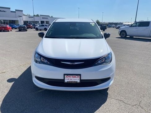 New 2026 Chrysler Voyager LX FWD image 9