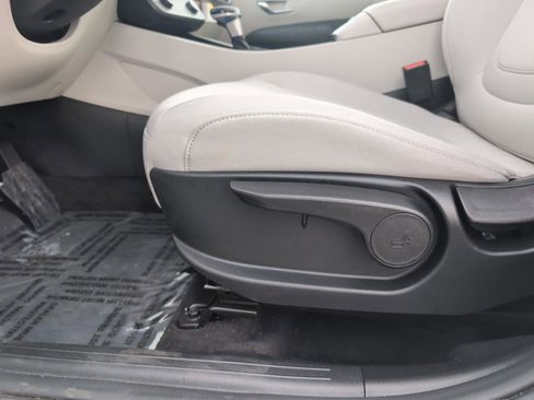 Used 2025 Hyundai Tucson SE image 9