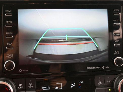 Used 2022 Toyota Highlander XLE FWD image 22
