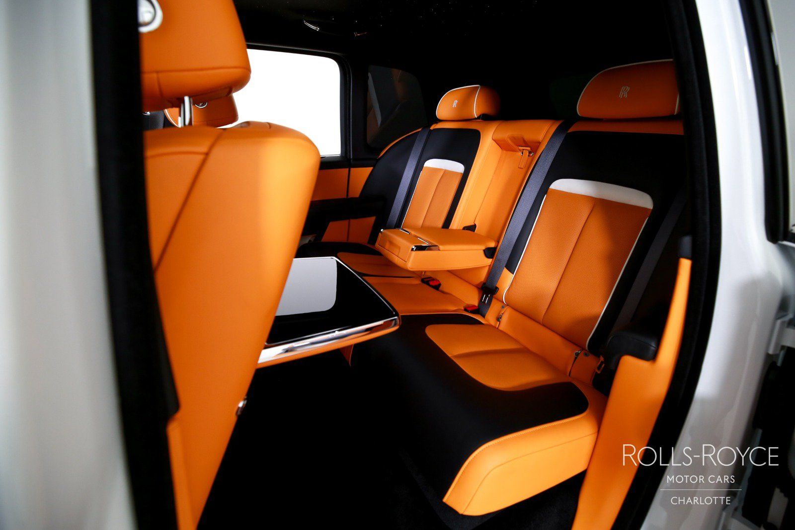 Used 2025 Rolls-Royce Cullinan AWD/4WD image 19