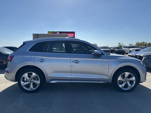 Used 2021 Audi Q5 Premium Plus w/ Premium Plus Package image 2
