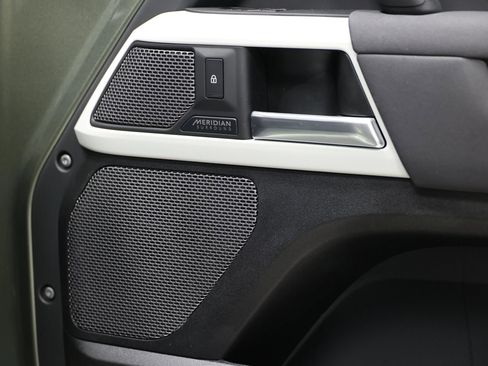 Used 2022 Land Rover Defender 110 SE image 74