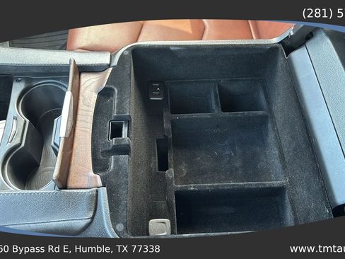 Used 2018 Cadillac Escalade Premium Luxury RWD image 17