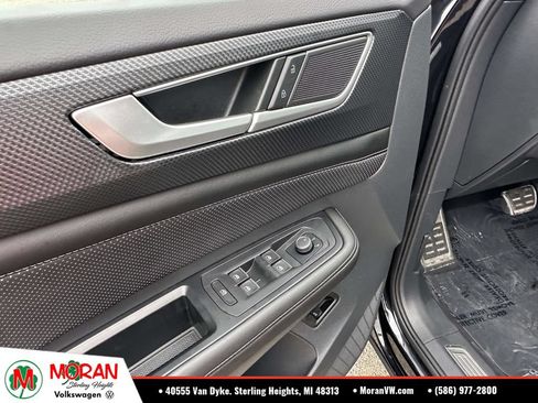Certified 2024 Volkswagen Atlas Cross Sport SEL R-Line AWD/4WD image 18