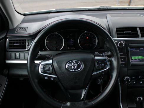 Used 2015 Toyota Camry SE FWD image 8