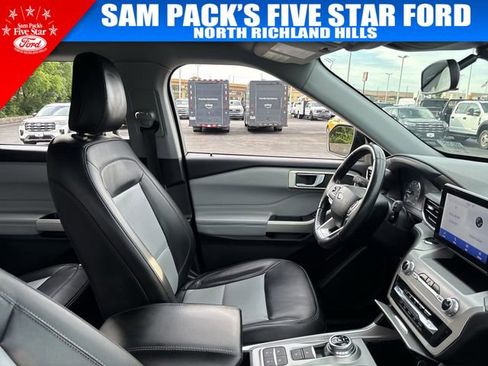Used 2023 Ford Explorer XLT w/ Equipment Group 202A RWD image 8