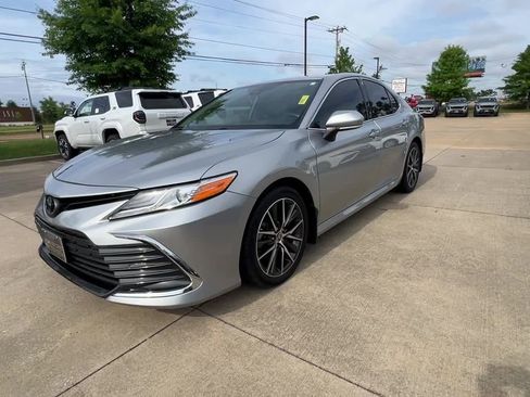Used 2023 Toyota Camry XLE FWD image 2