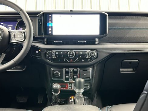 Used 2024 Jeep Wrangler Unlimited Rubicon 4xe image 23