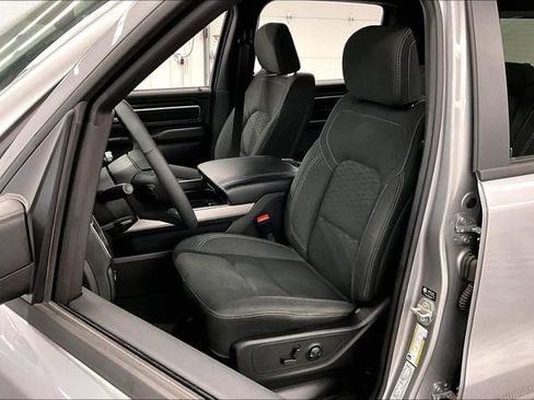 Used 2025 RAM 1500 Big Horn AWD/4WD image 23