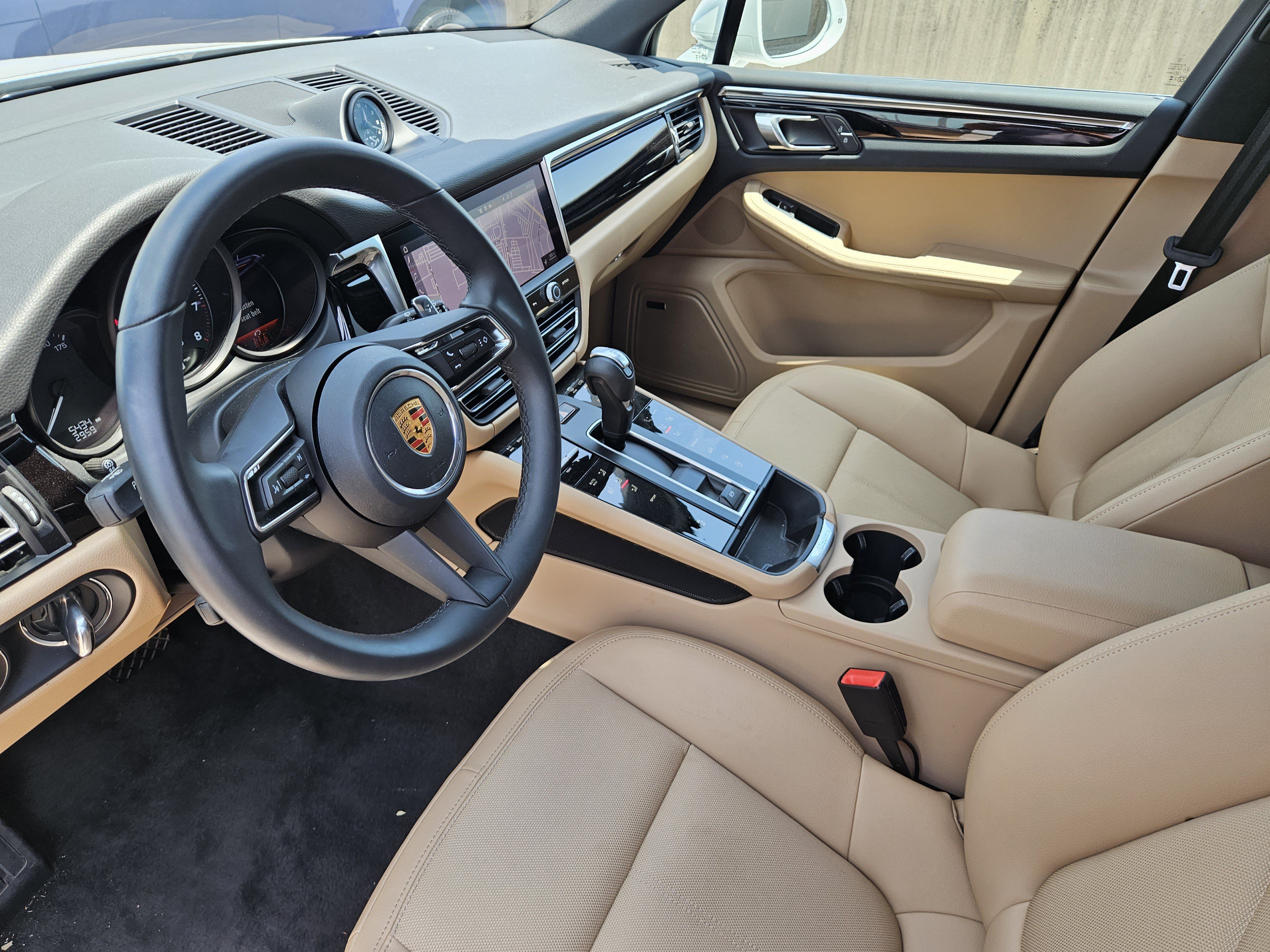 Certified 2026 Porsche Macan AWD/4WD image 4