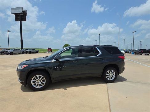 Used 2021 Chevrolet Traverse LT FWD image 3