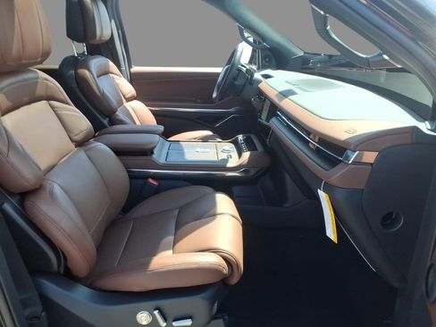 New 2026 Lincoln Navigator Reserve AWD/4WD image 13